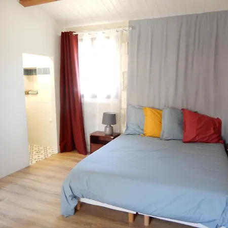 Holiday home La Roche Des Bois, Maison Classee *** Saint-Laurent-de-la-Pree