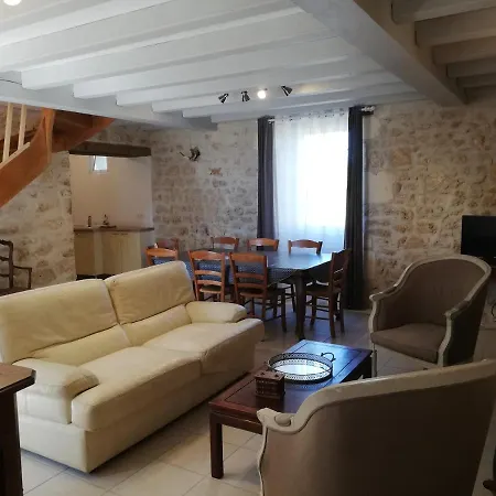 La Roche Des Bois, Maison Classee *** Holiday home Saint-Laurent-de-la-Pree