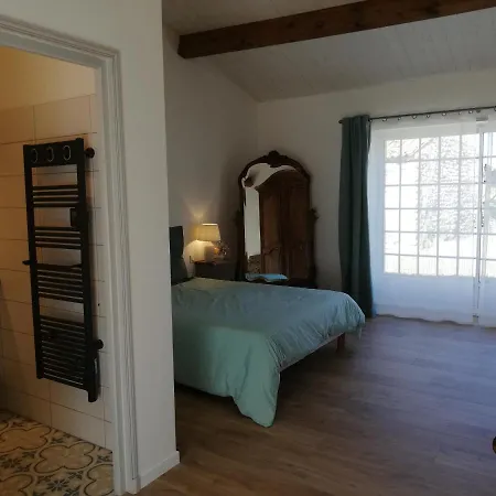 La Roche Des Bois, Maison Classee *** Holiday home Saint-Laurent-de-la-Pree