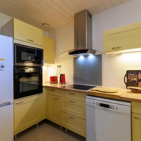 La Roche Des Bois, Maison Classee ***
