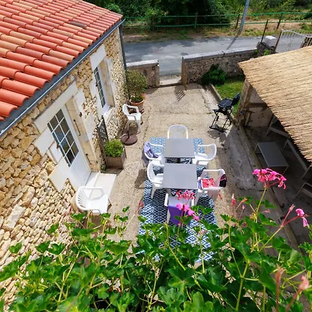 La Roche Des Bois, Maison Classee *** 別荘 *