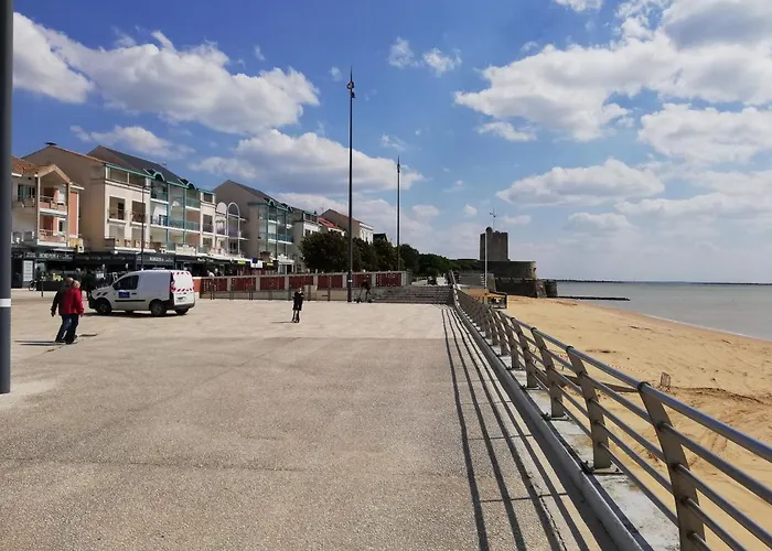 Сasa de vacaciones La Roche Des Bois, Maison Classée ***