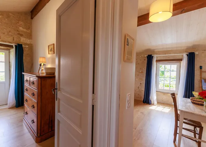 Сasa de vacaciones La Roche Des Bois, Maison Classée *** Saint-Laurent-de-la-Prée