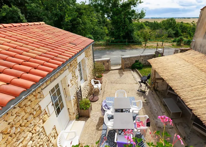 Сasa de vacaciones La Roche Des Bois, Maison Classée *** Saint-Laurent-de-la-Prée