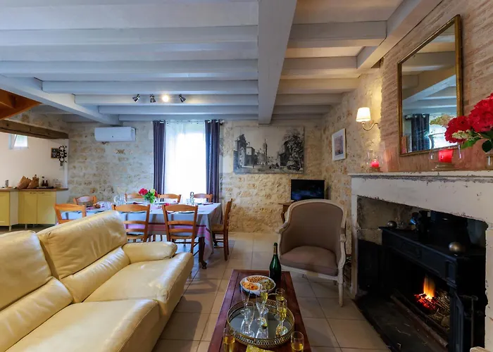 Сasa de vacaciones La Roche Des Bois, Maison Classée ***